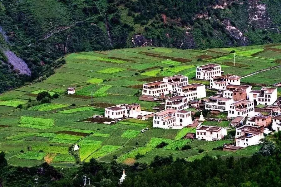 國(guó)慶去哪里玩，廈門租車自駕去川西，一個(gè)景色媲美西藏的地方